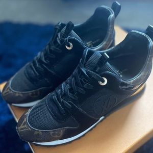 AUTHENTIC Louis Vuitton Run Away Sneaker size 38.5 BOX Included
